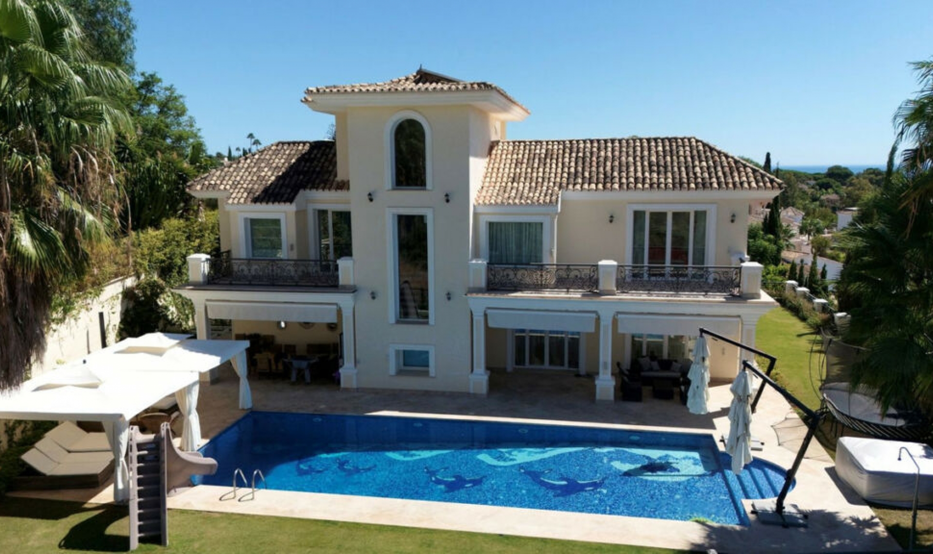 Resale - House -
El Rosario