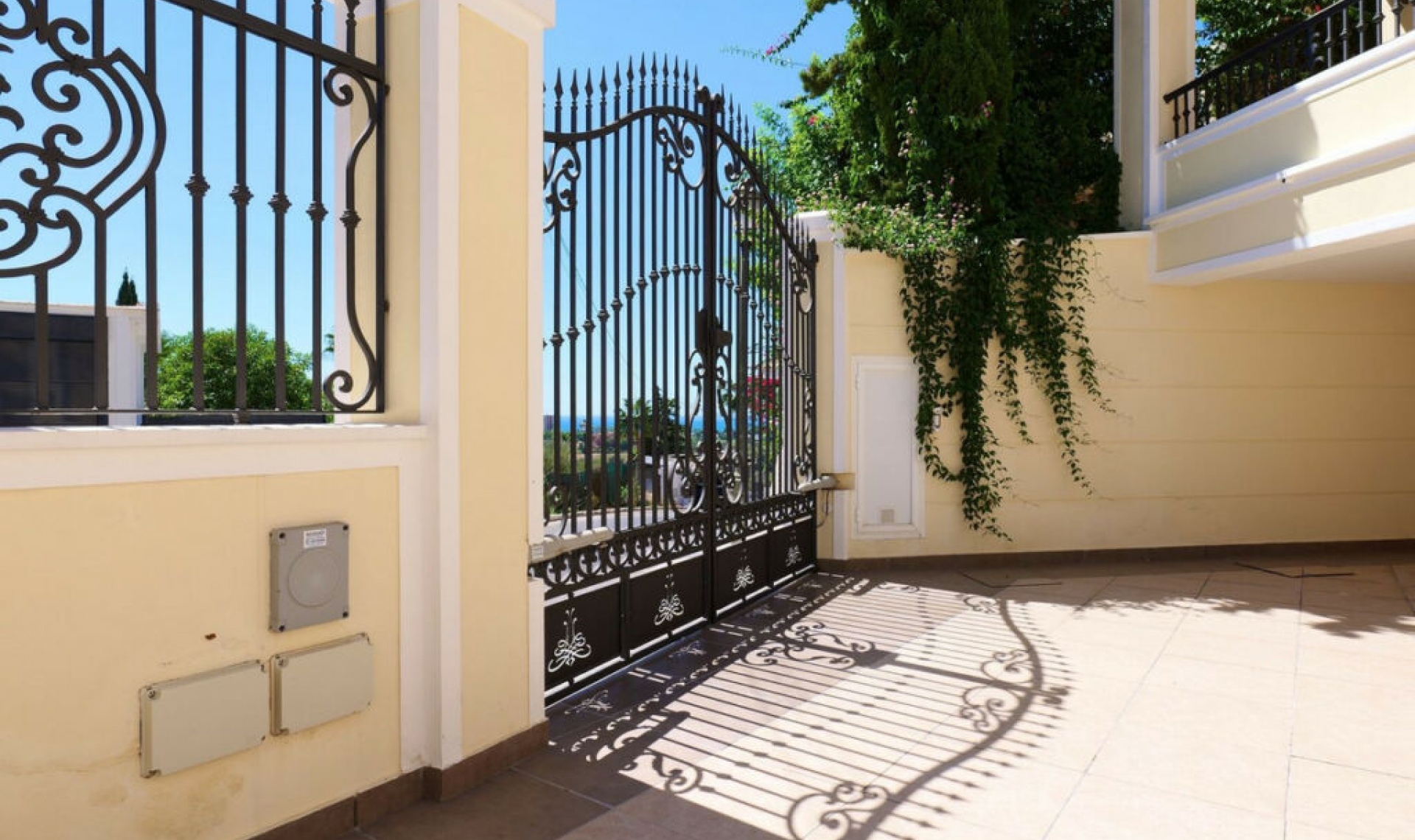 Resale - House -
El Rosario