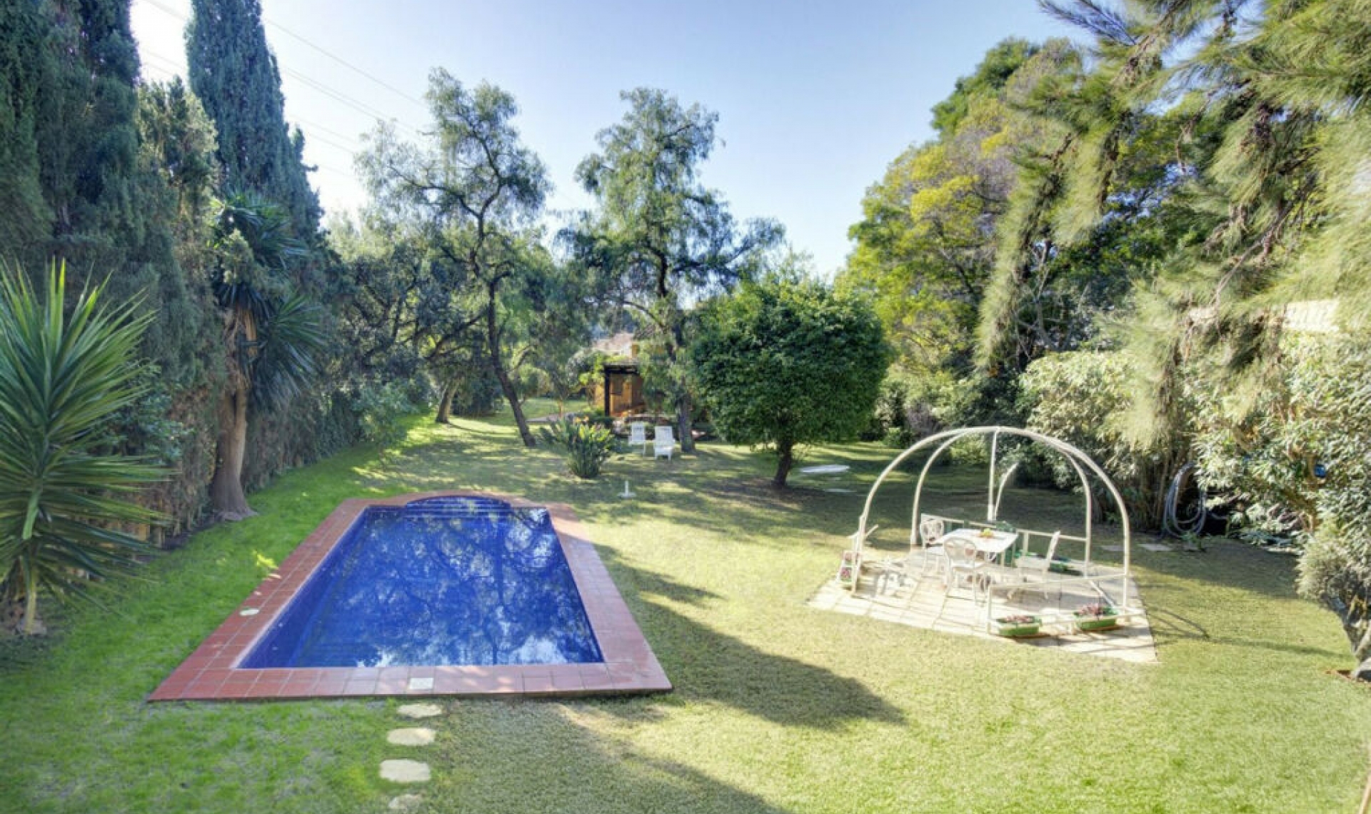 Resale - House -
El Rosario