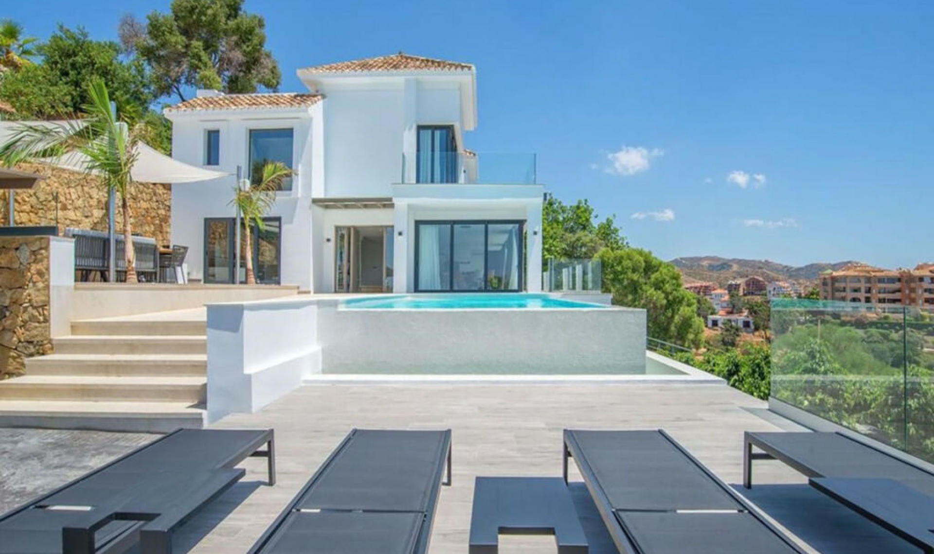 Resale - House -
Elviria