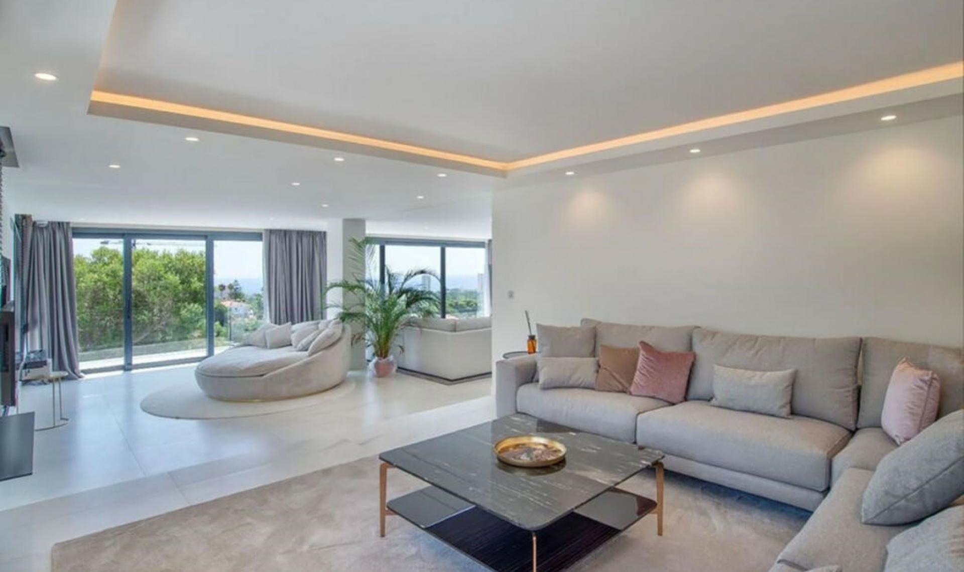 Resale - House -
Elviria