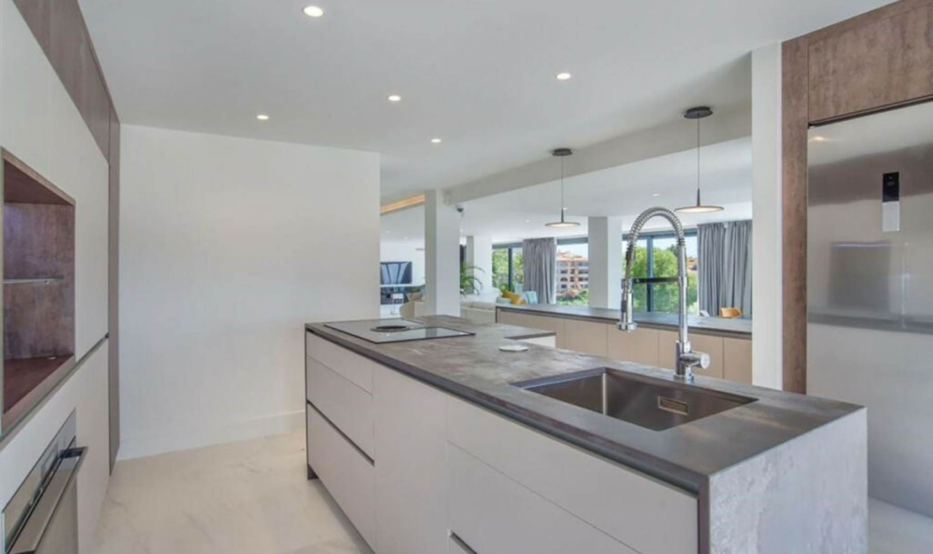 Resale - House -
Elviria