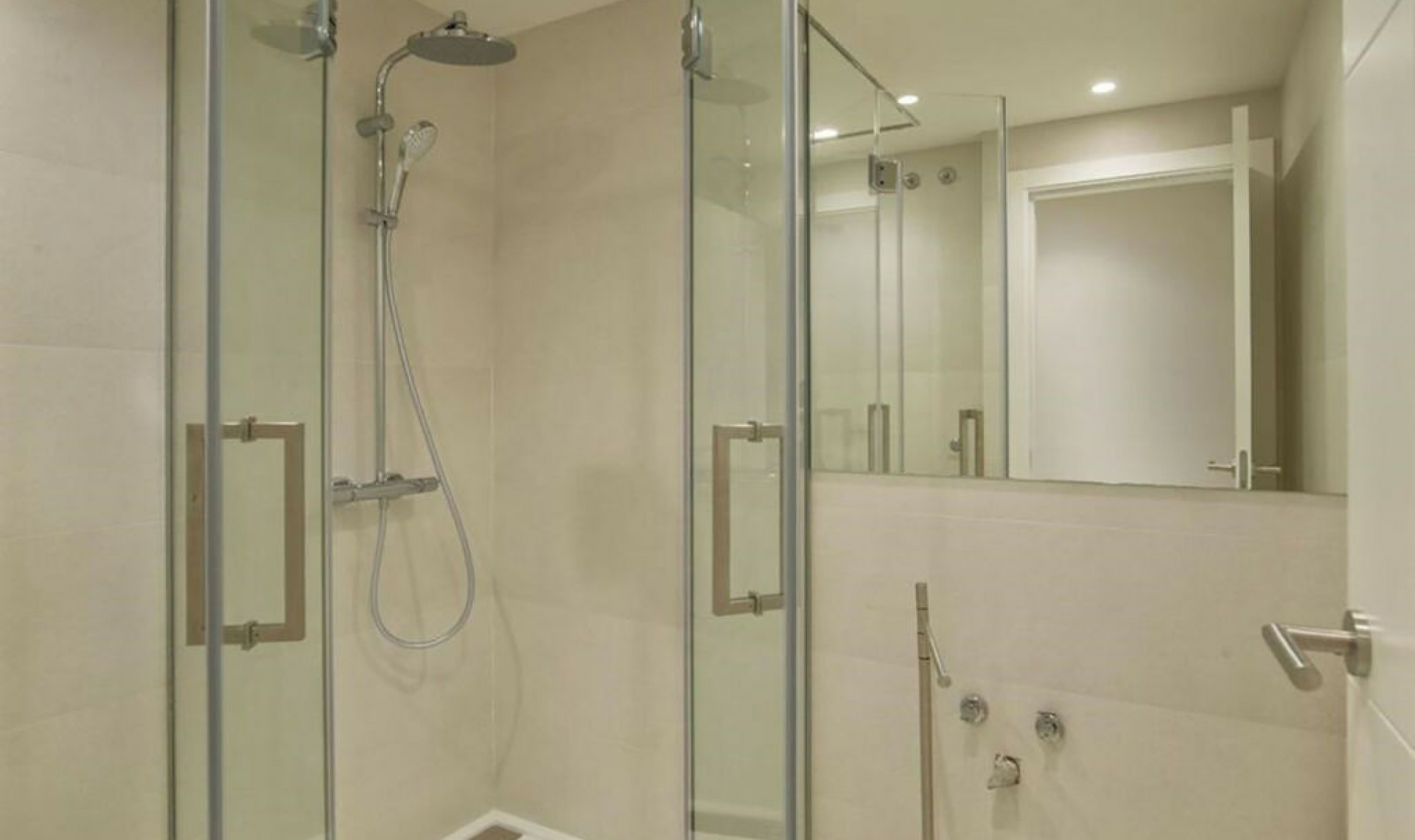 Resale - House -
Elviria