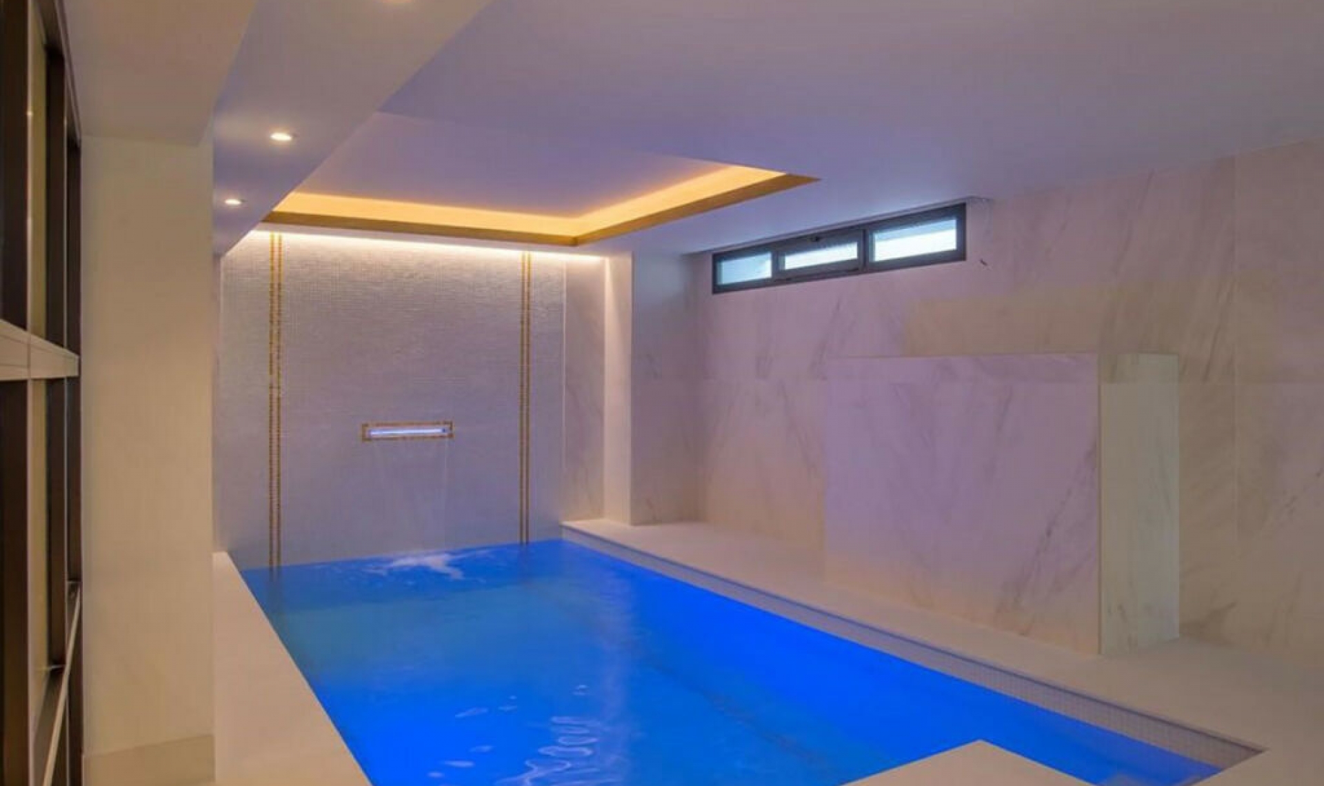 Resale - House -
Elviria