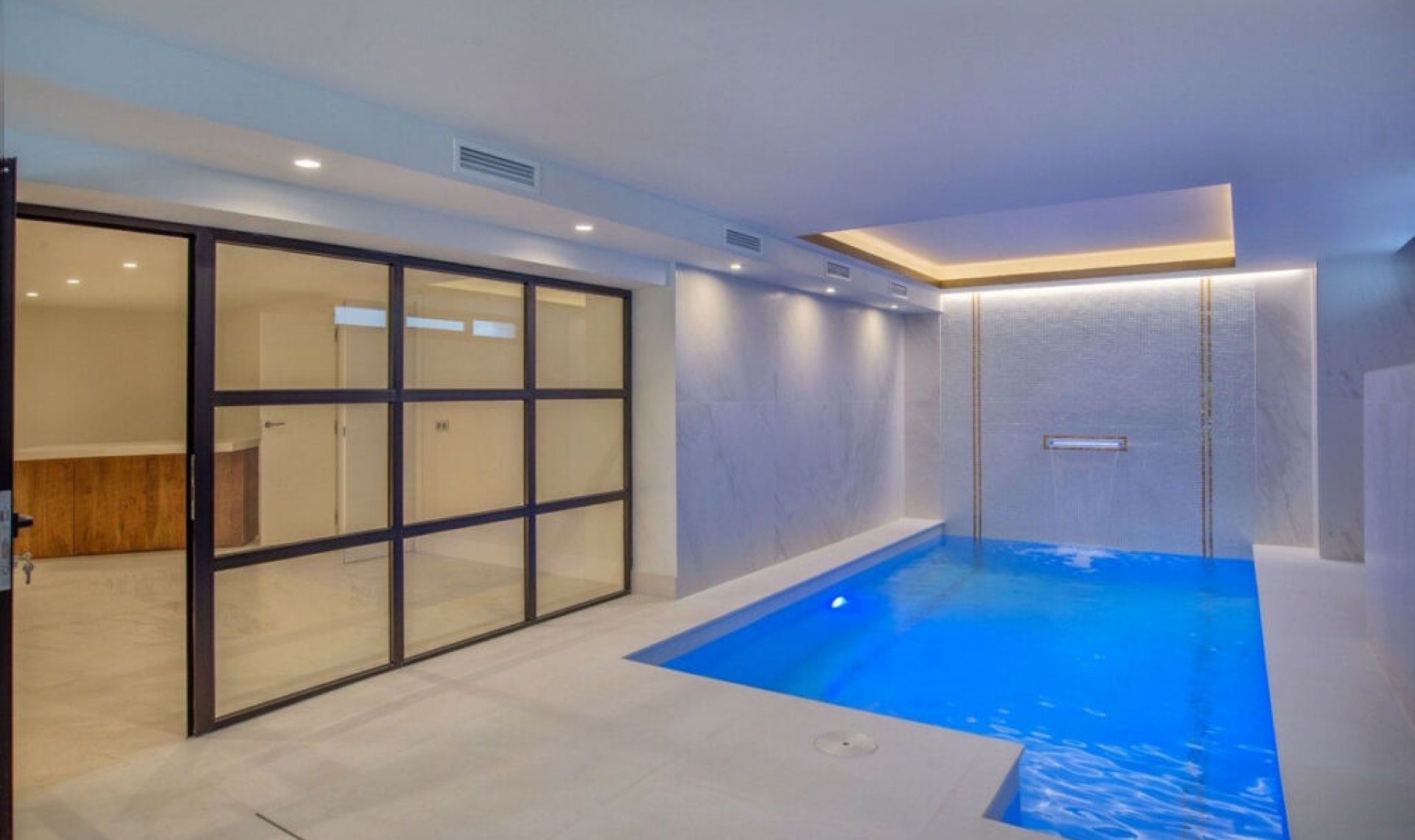 Resale - House -
Elviria