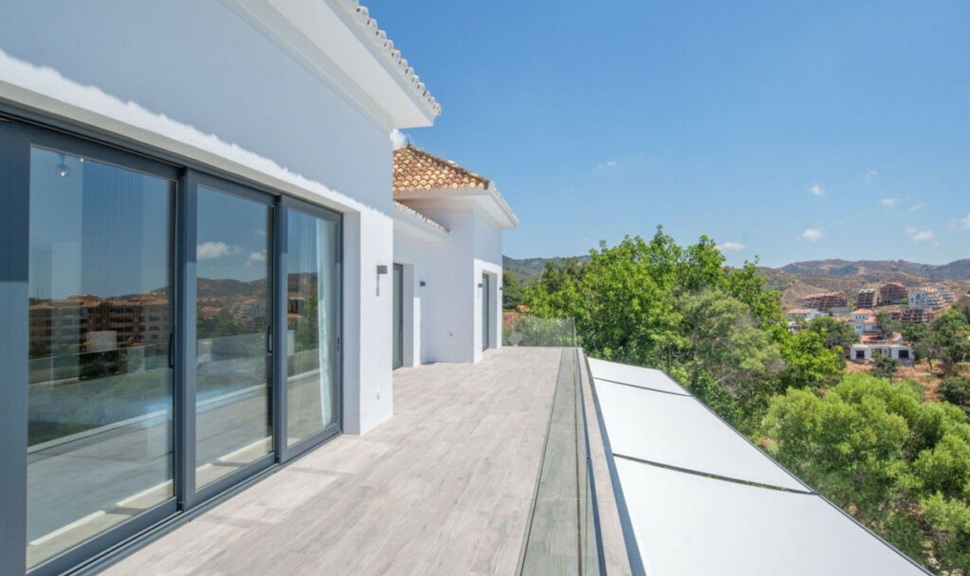 Resale - House -
Elviria