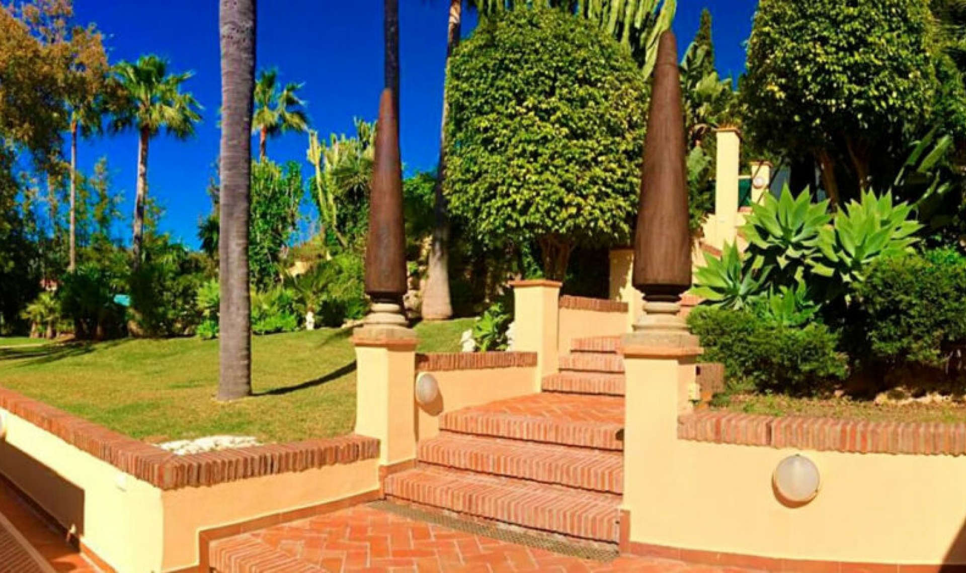 Resale - House -
Elviria