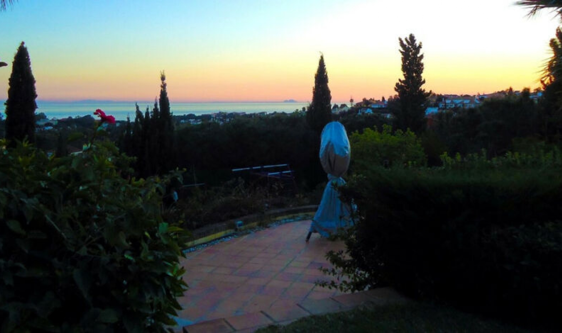 Resale - House -
Elviria
