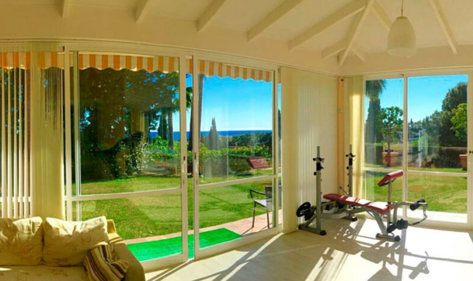 Resale - House -
Elviria