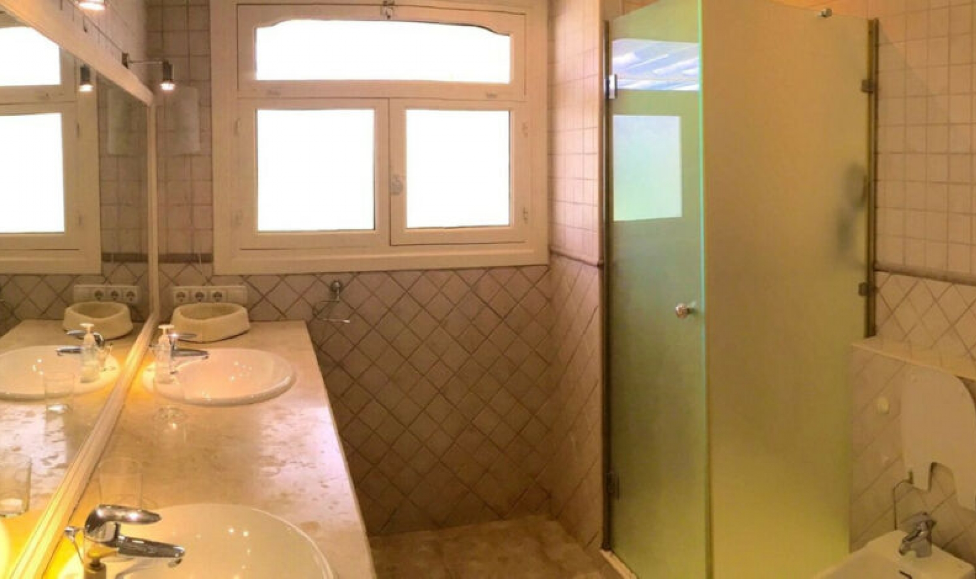 Resale - House -
Elviria