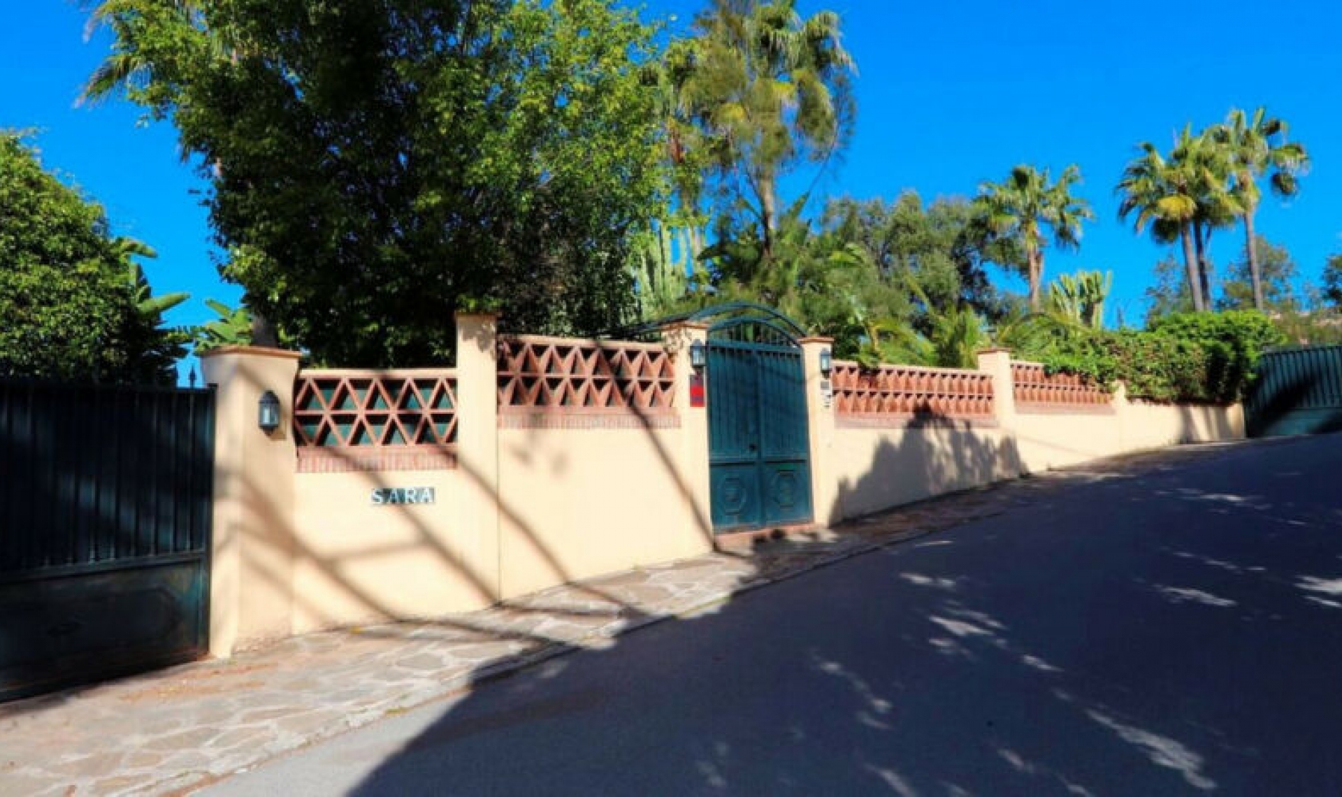 Resale - House -
Elviria