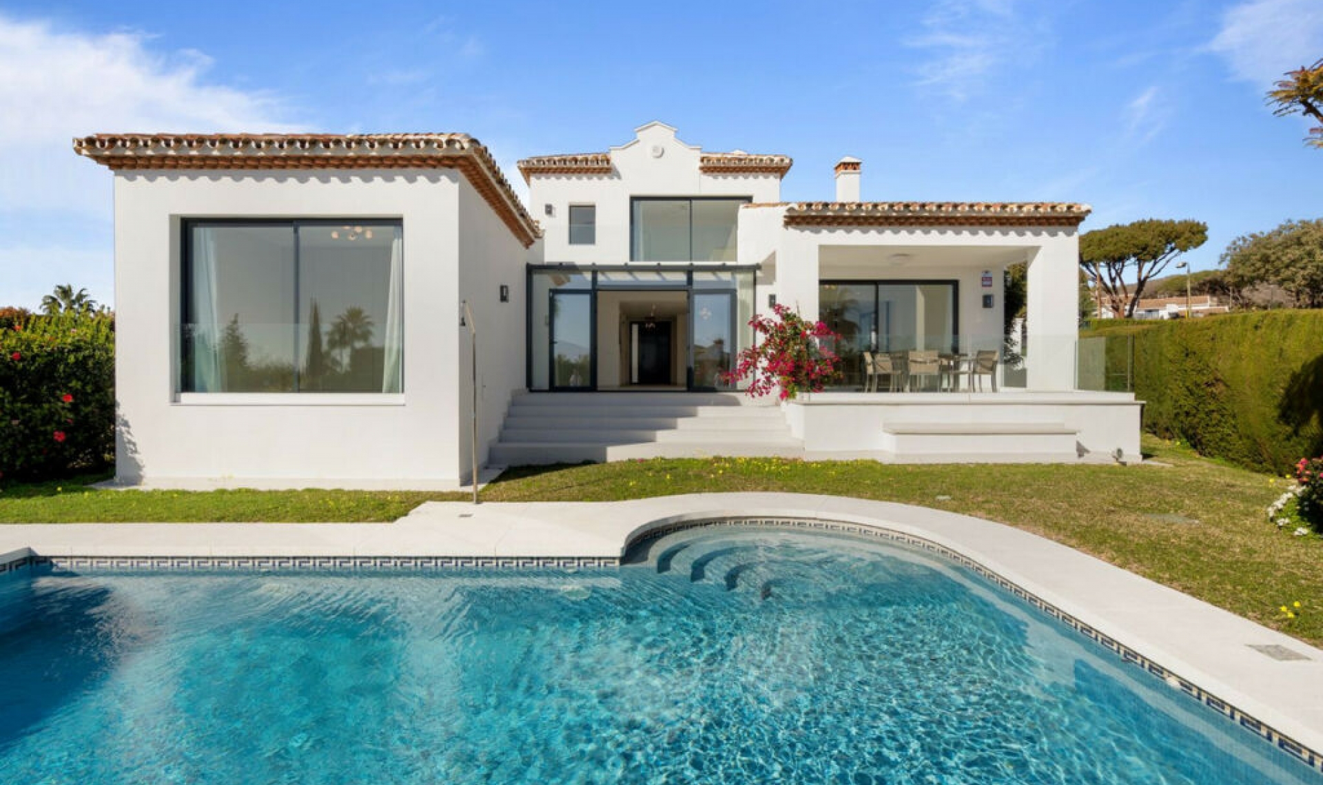 Resale - House -
Elviria