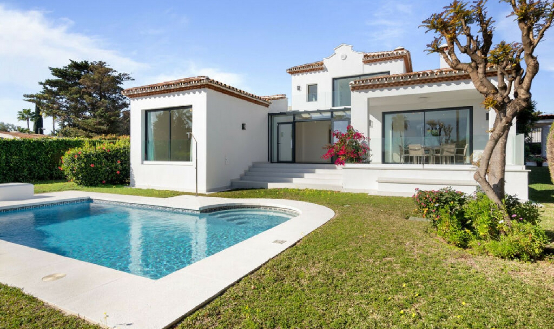 Resale - House -
Elviria