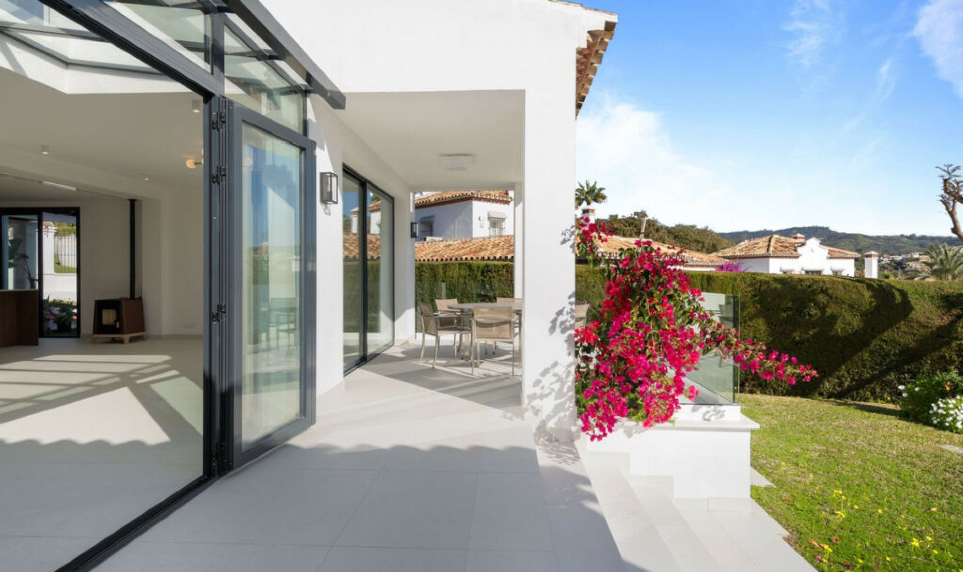Resale - House -
Elviria