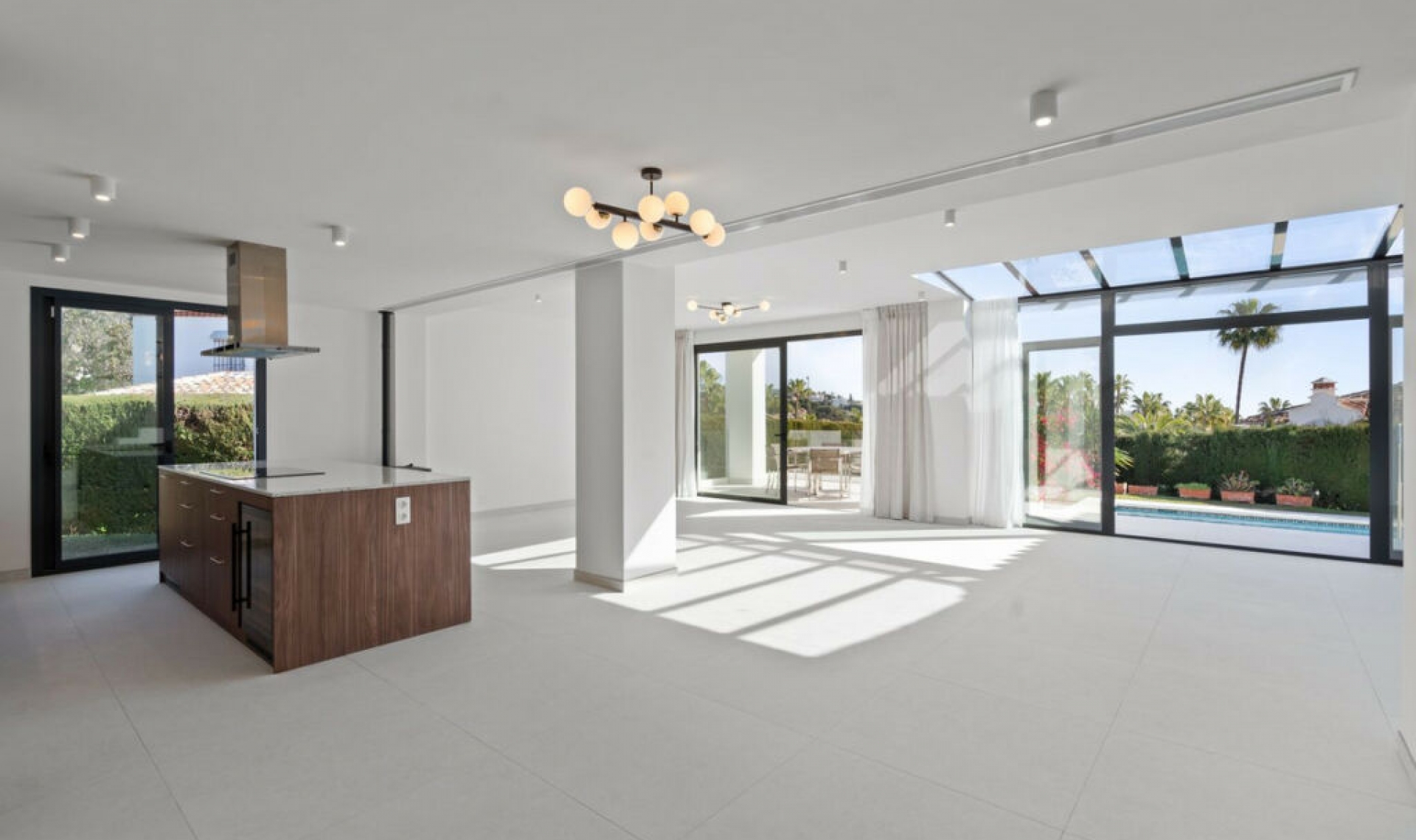 Resale - House -
Elviria