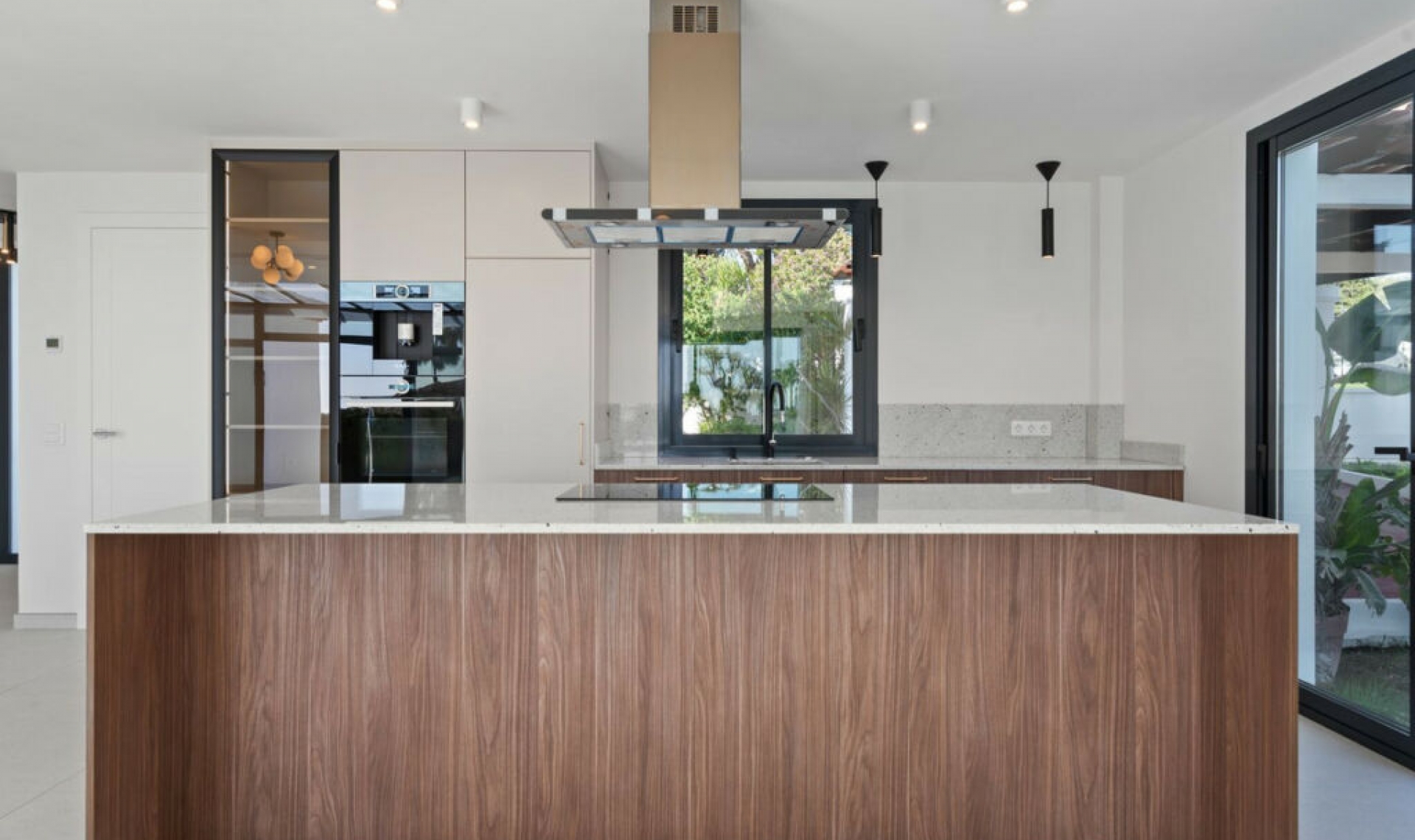 Resale - House -
Elviria