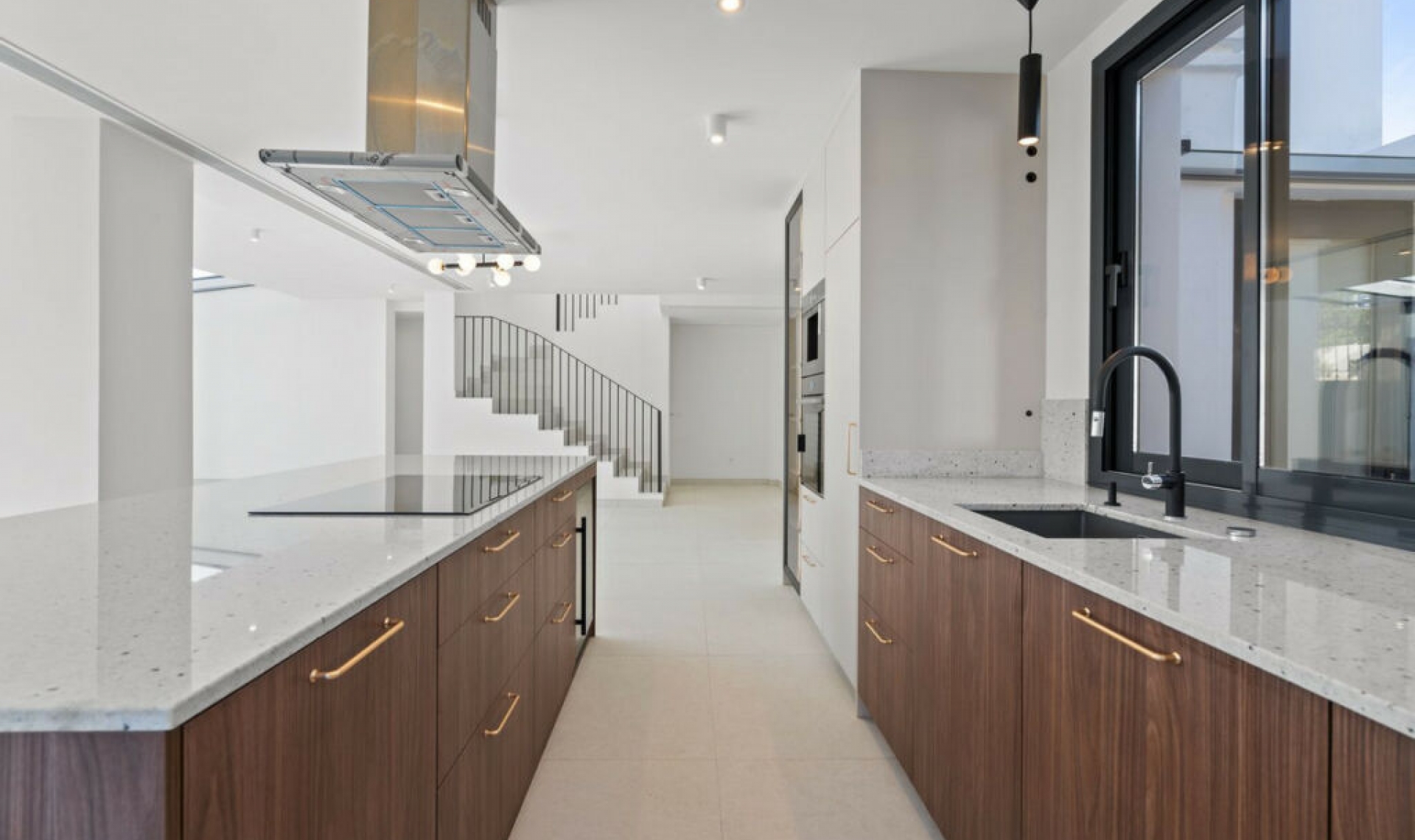 Resale - House -
Elviria