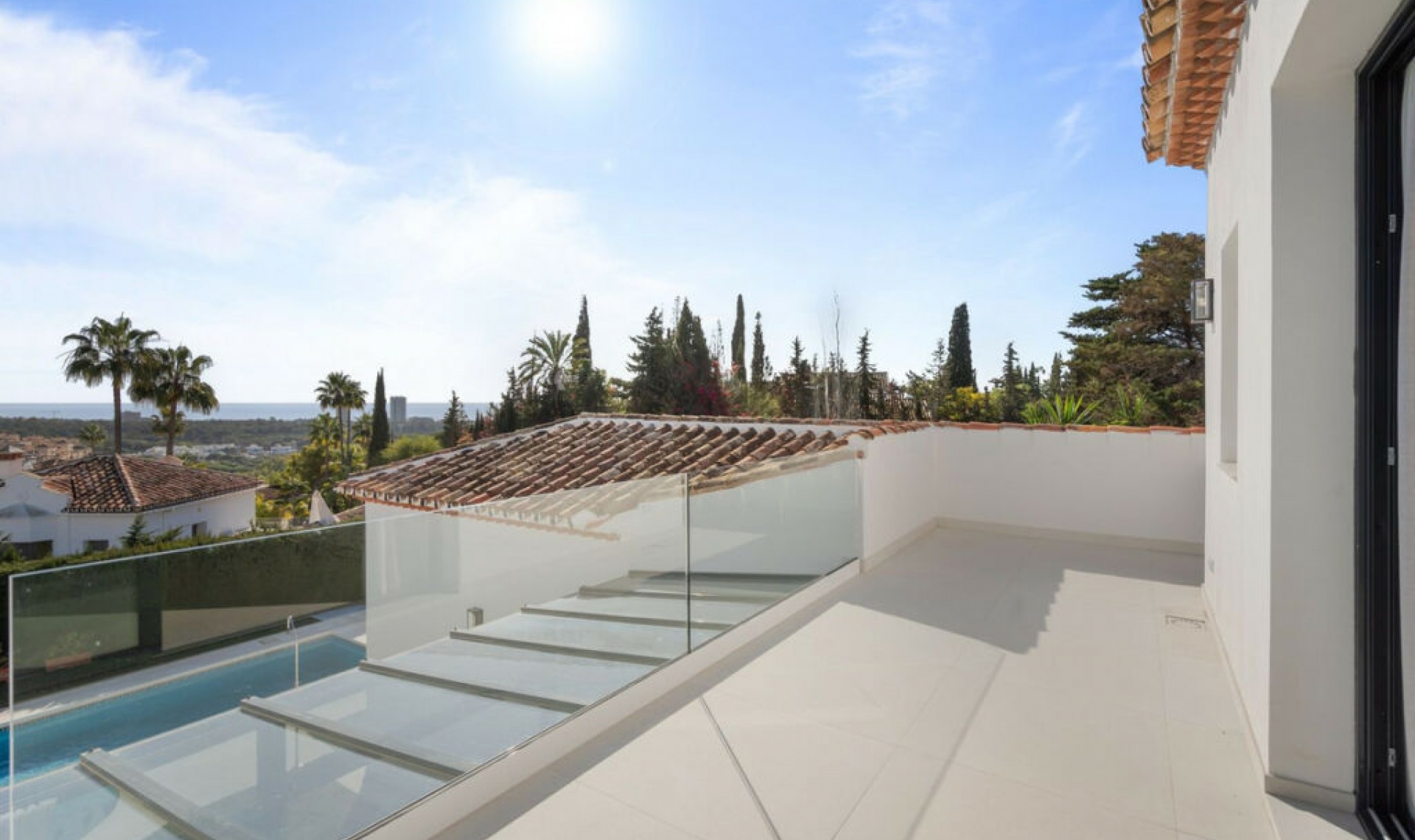 Resale - House -
Elviria