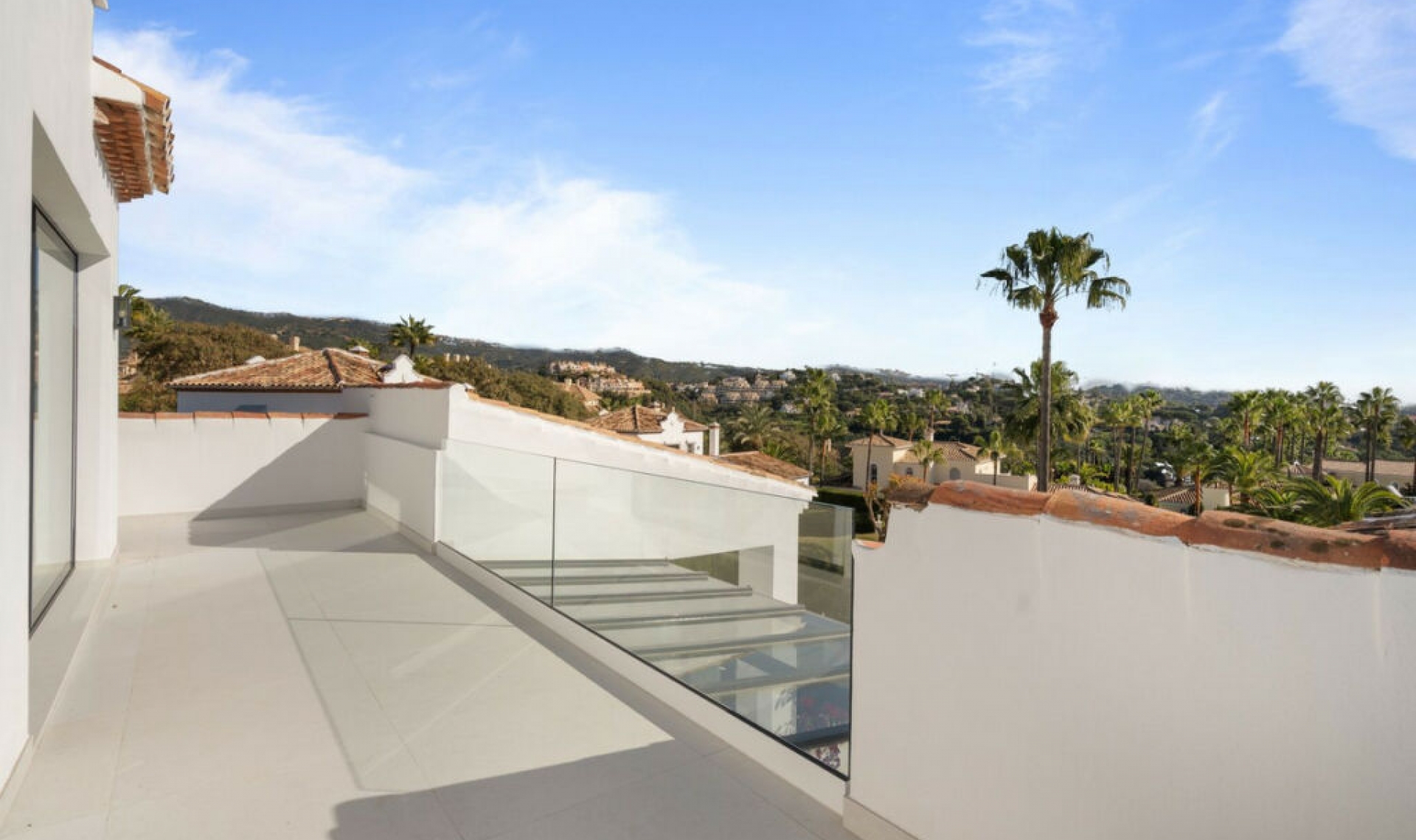 Resale - House -
Elviria