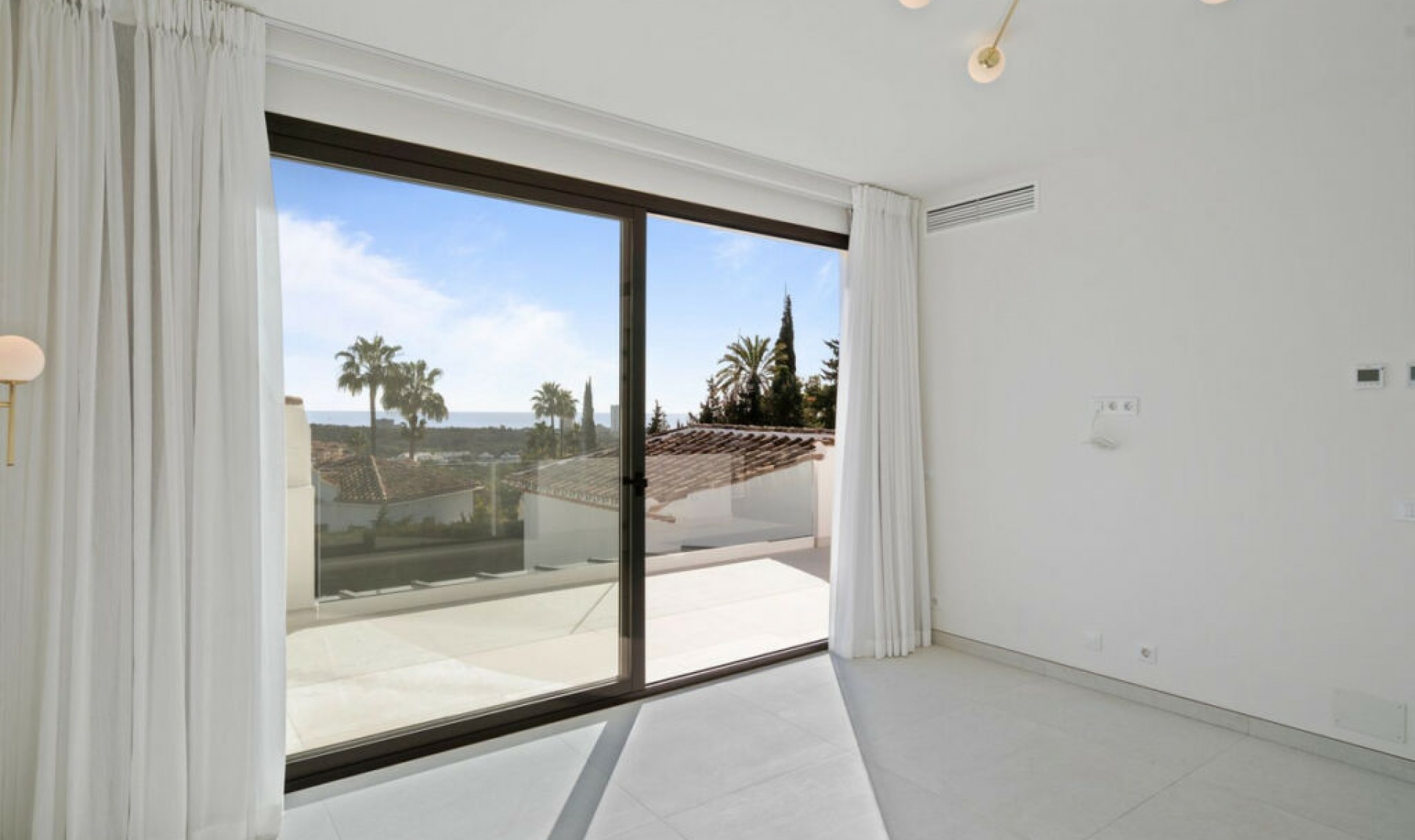 Resale - House -
Elviria