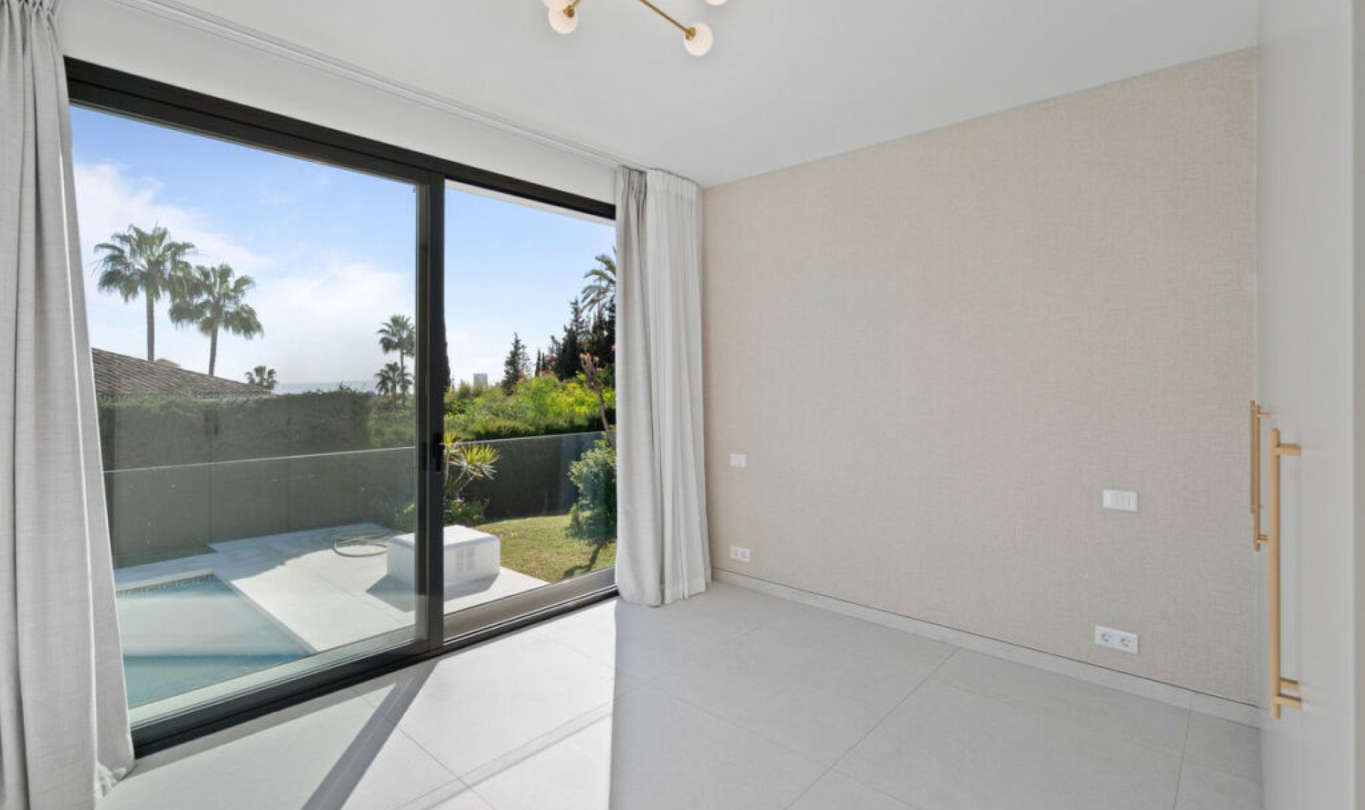 Resale - House -
Elviria