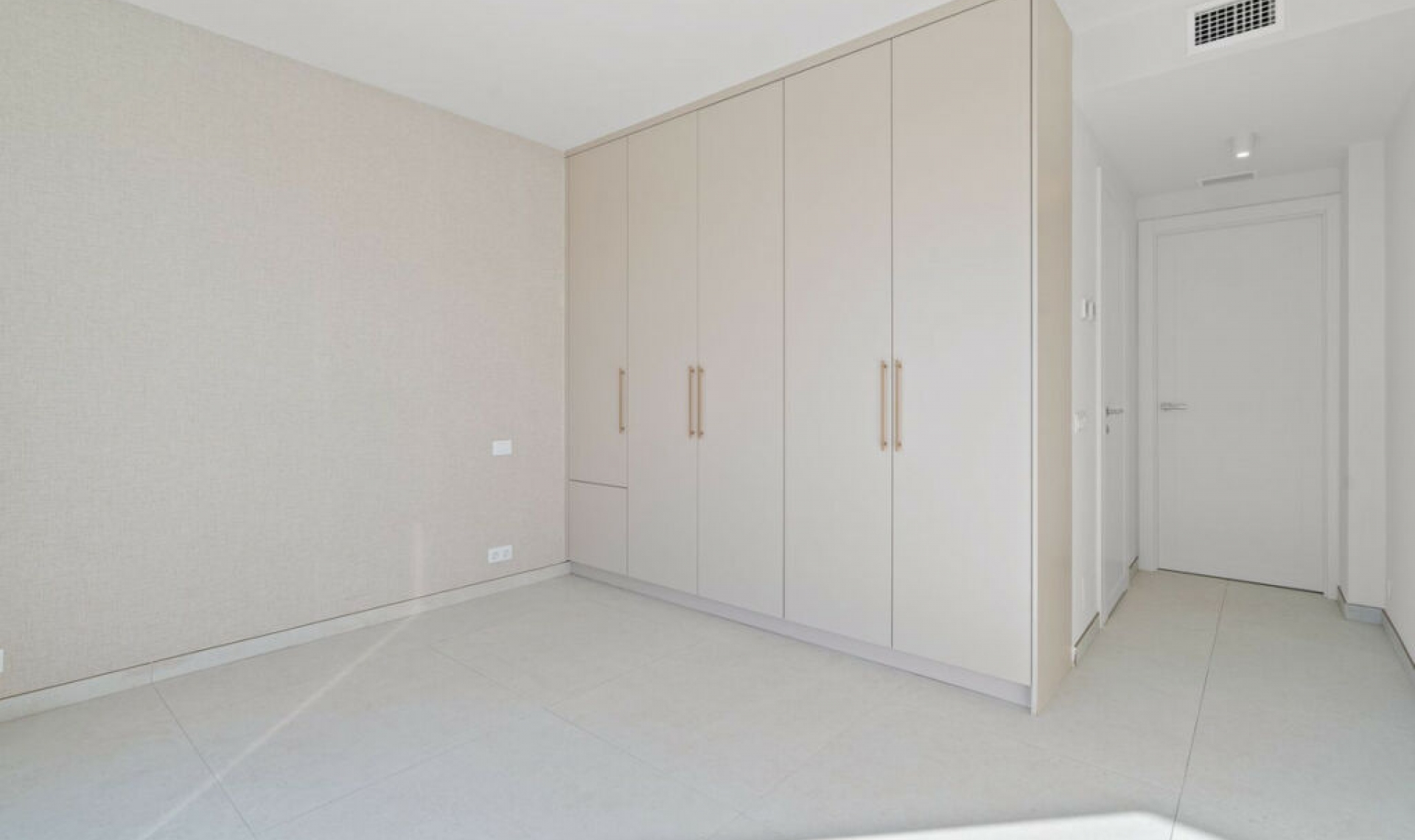 Resale - House -
Elviria