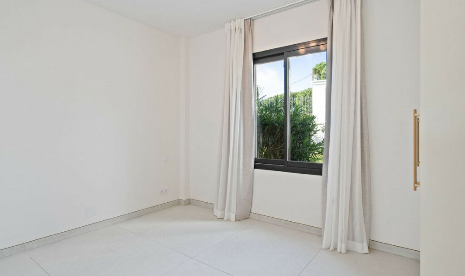 Resale - House -
Elviria