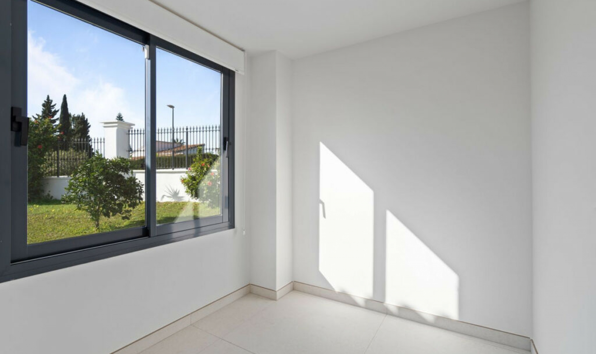 Resale - House -
Elviria