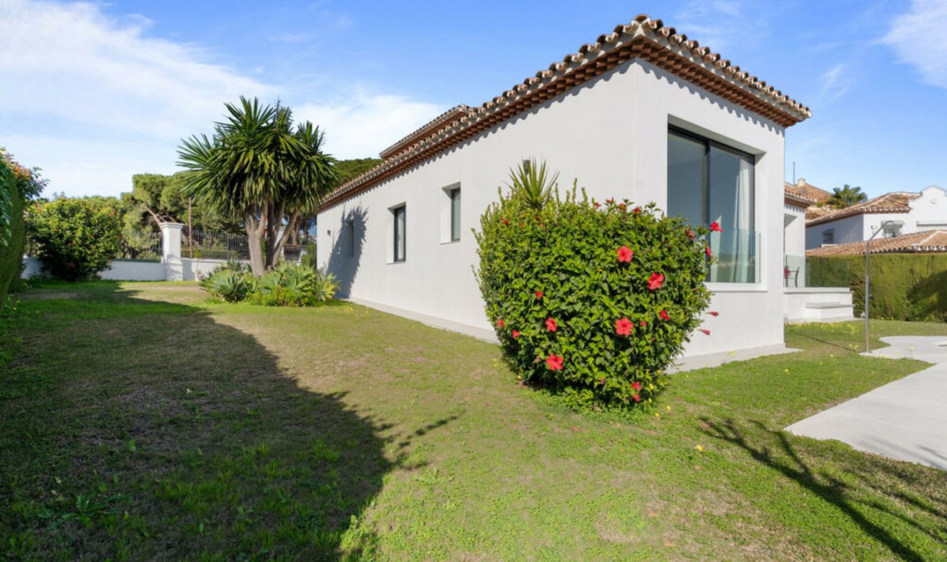 Resale - House -
Elviria