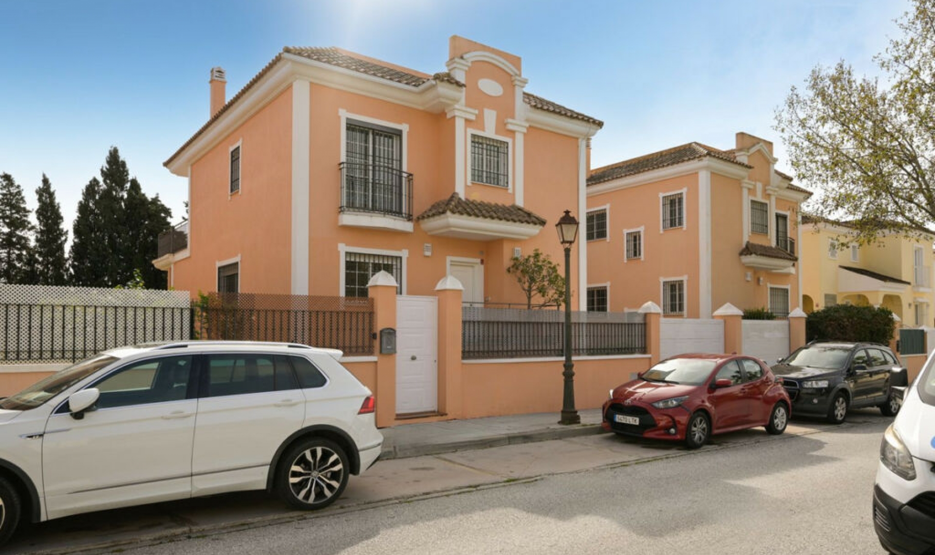 Resale - House -
Elviria