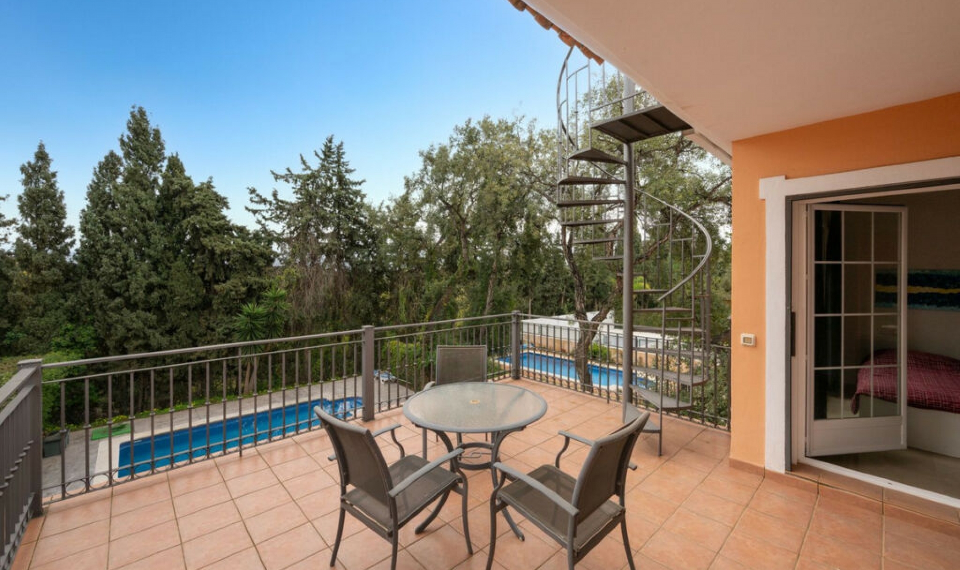 Resale - House -
Elviria