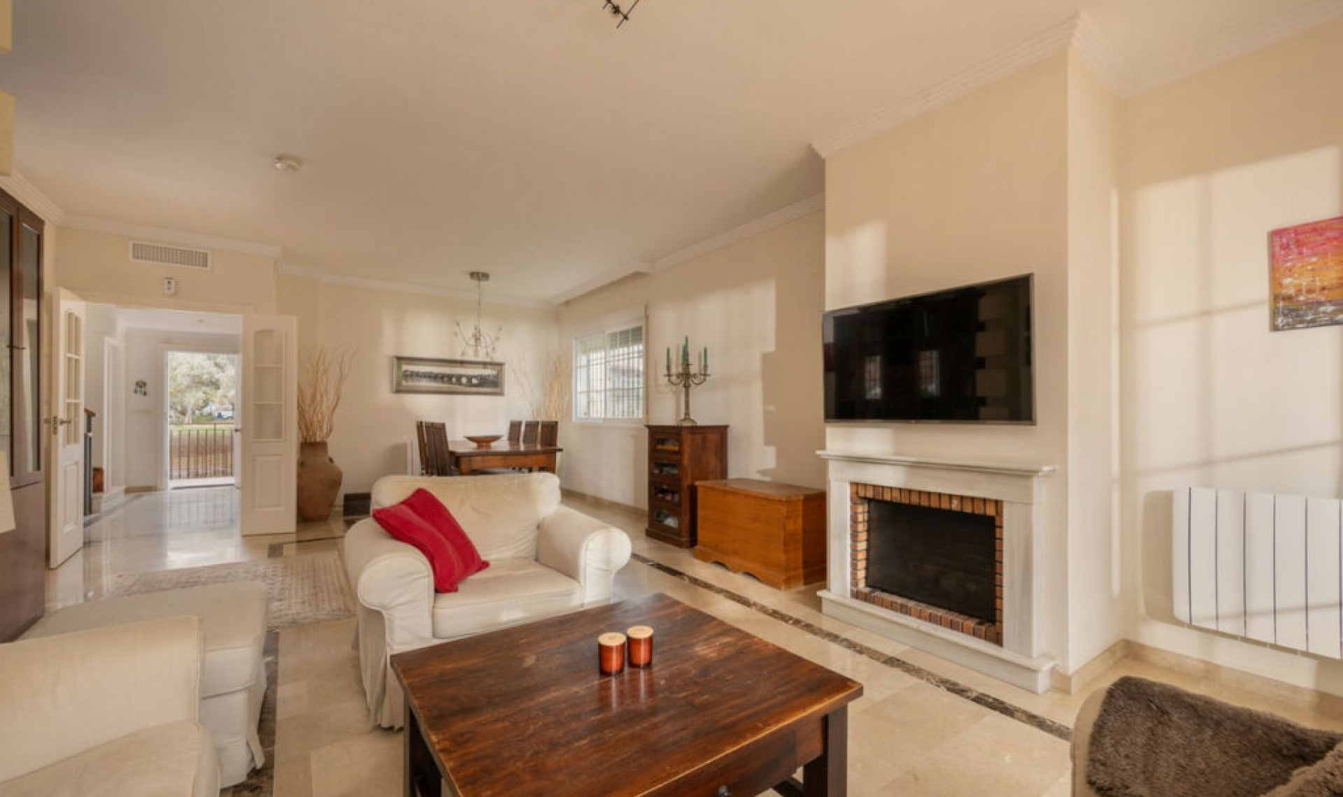 Resale - House -
Elviria