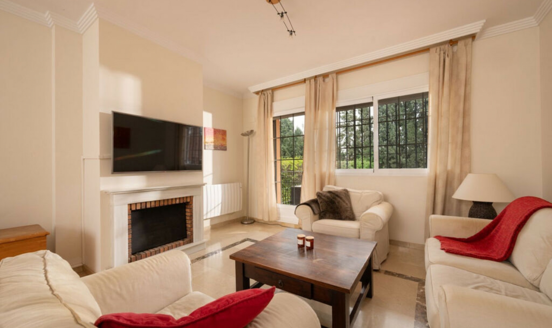 Resale - House -
Elviria