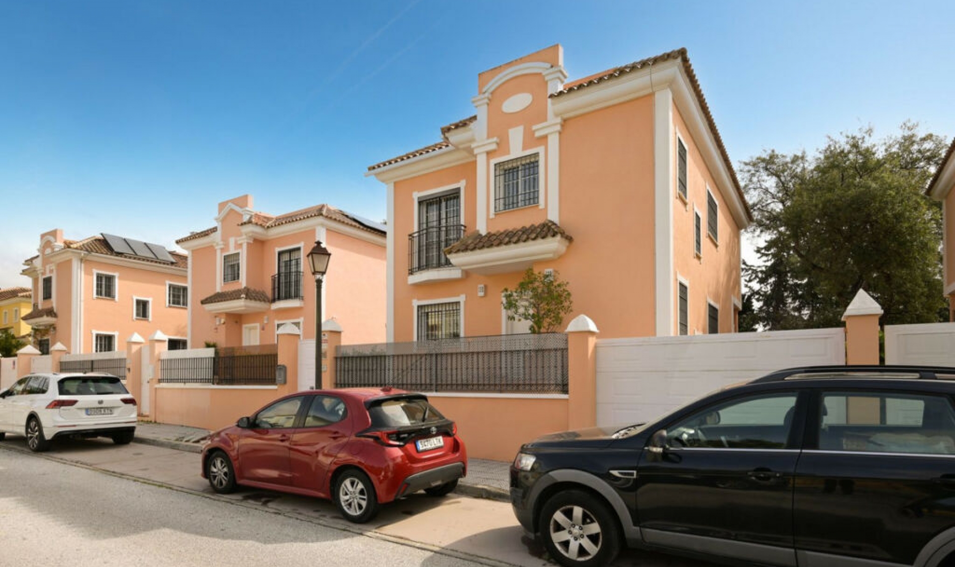 Resale - House -
Elviria