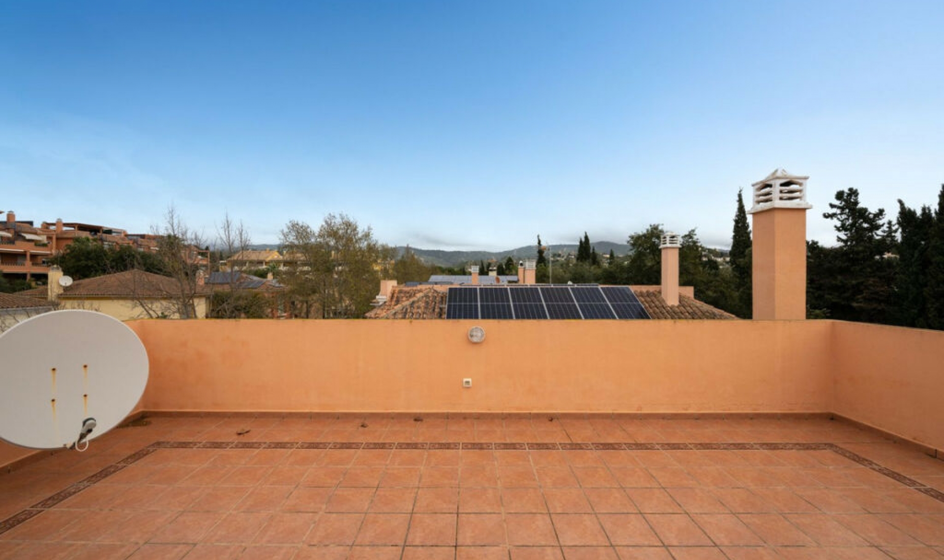 Resale - House -
Elviria