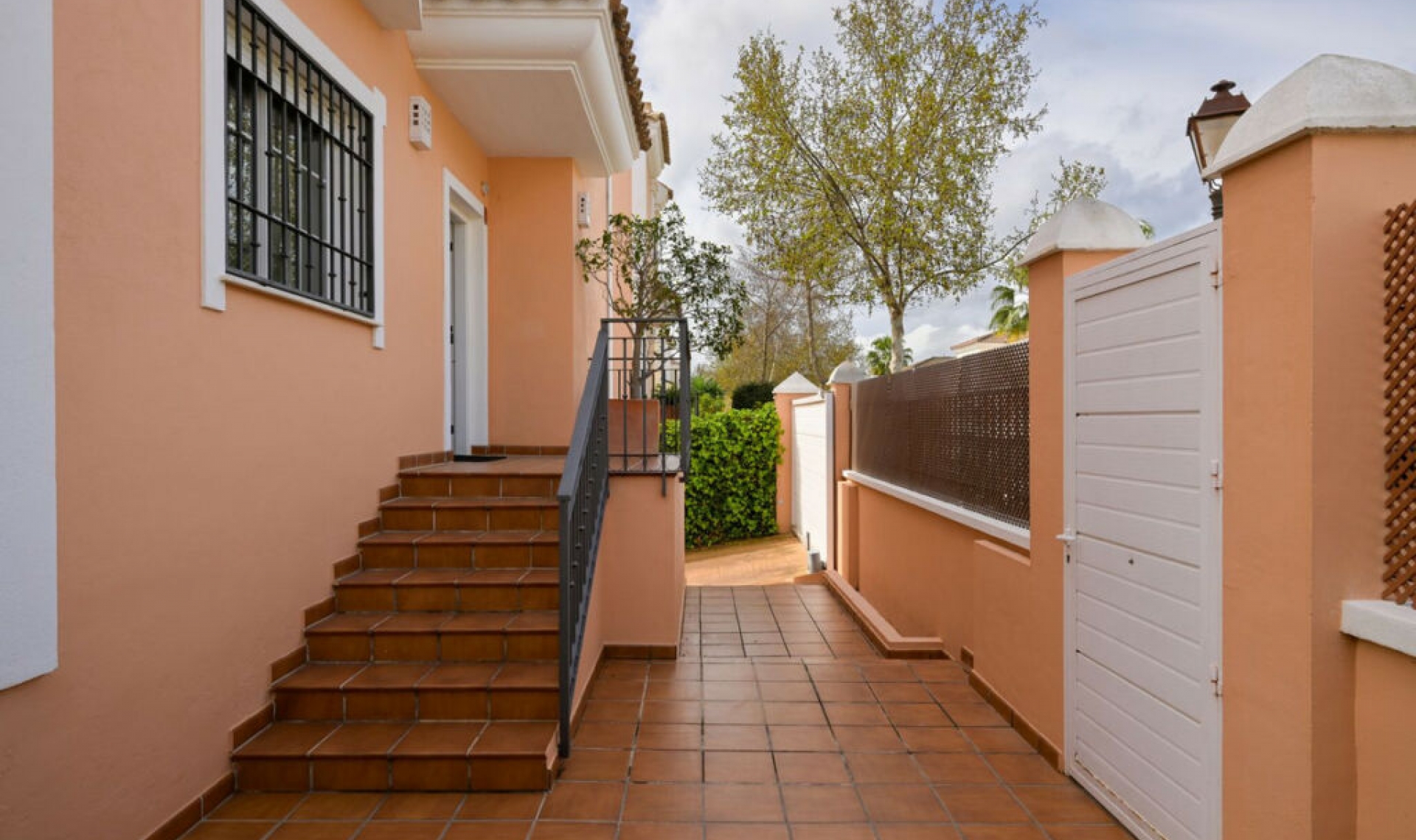 Resale - House -
Elviria