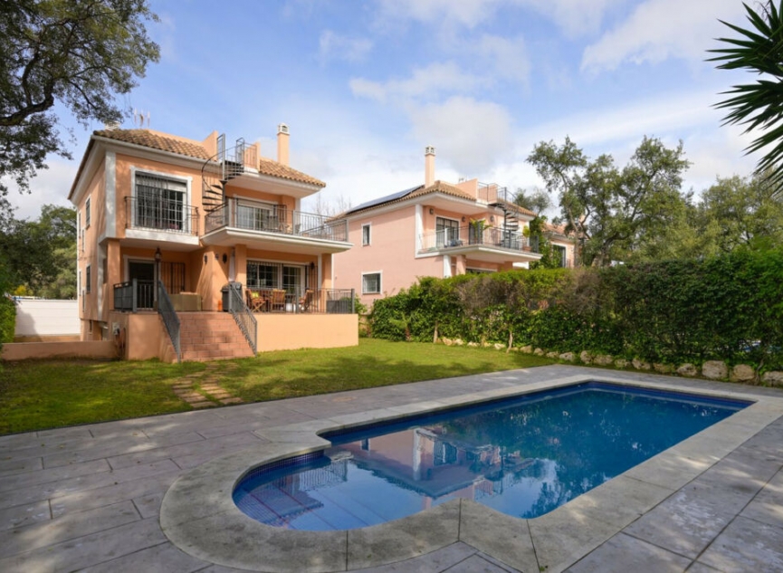 Resale - House -
Elviria