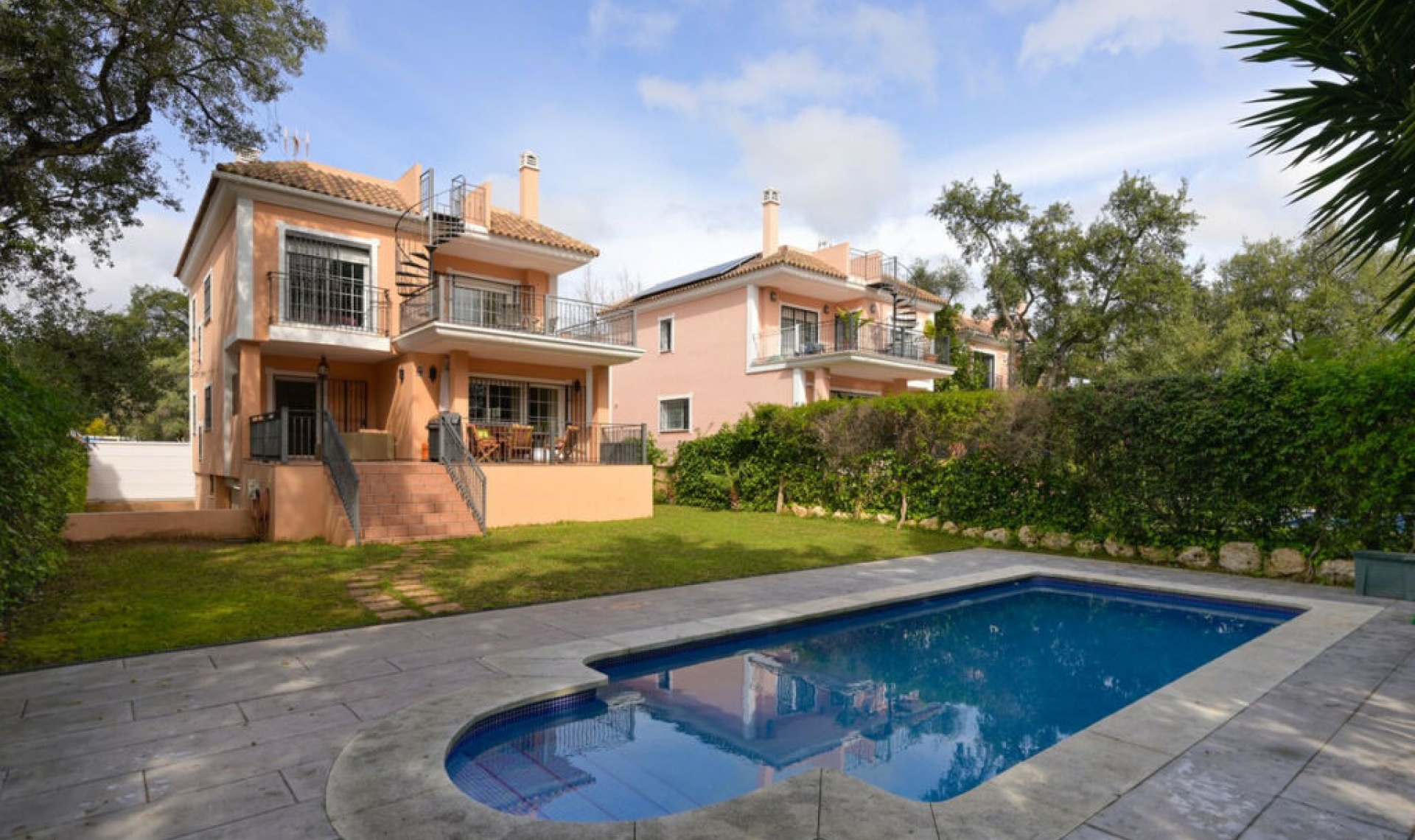 Resale - House -
Elviria