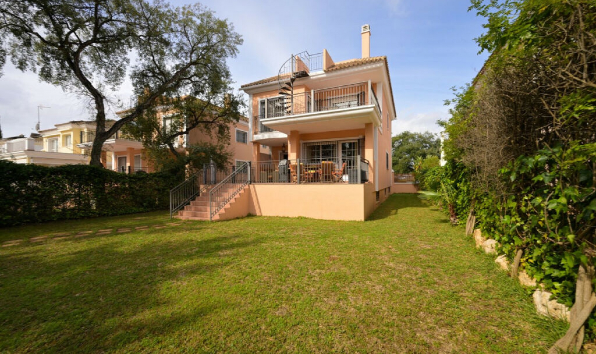 Resale - House -
Elviria