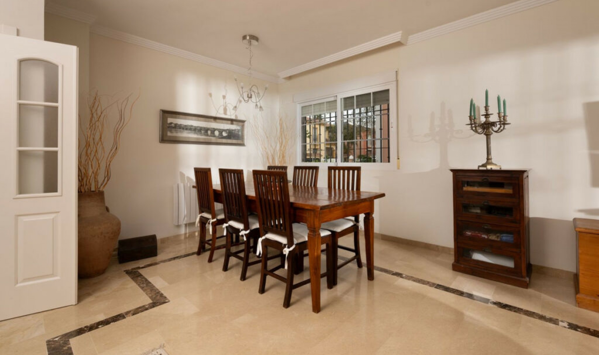 Resale - House -
Elviria