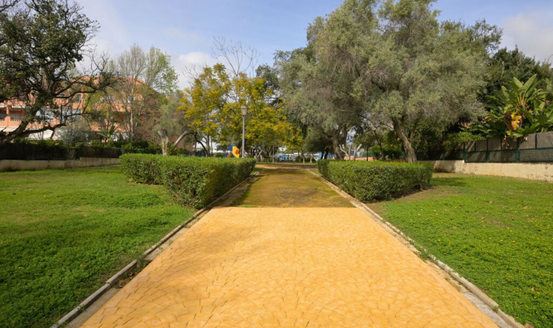 Resale - House -
Elviria