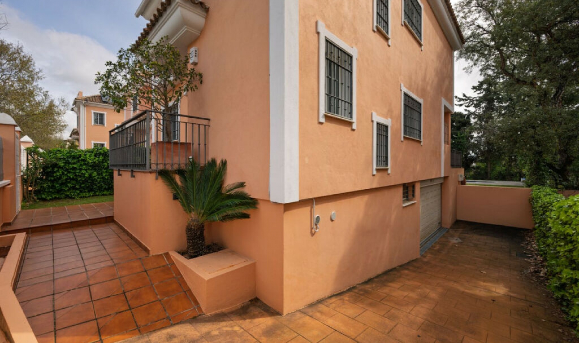 Resale - House -
Elviria