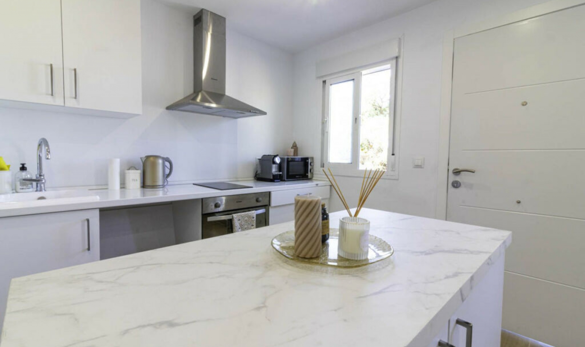 Resale - House -
Elviria