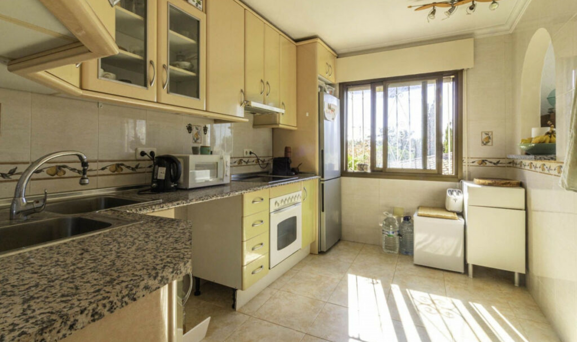 Resale - House -
Elviria