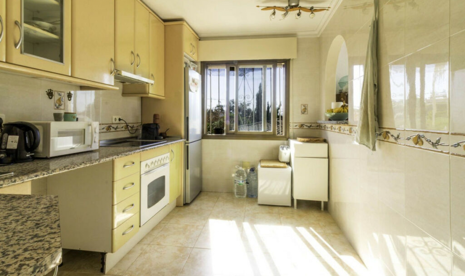 Resale - House -
Elviria