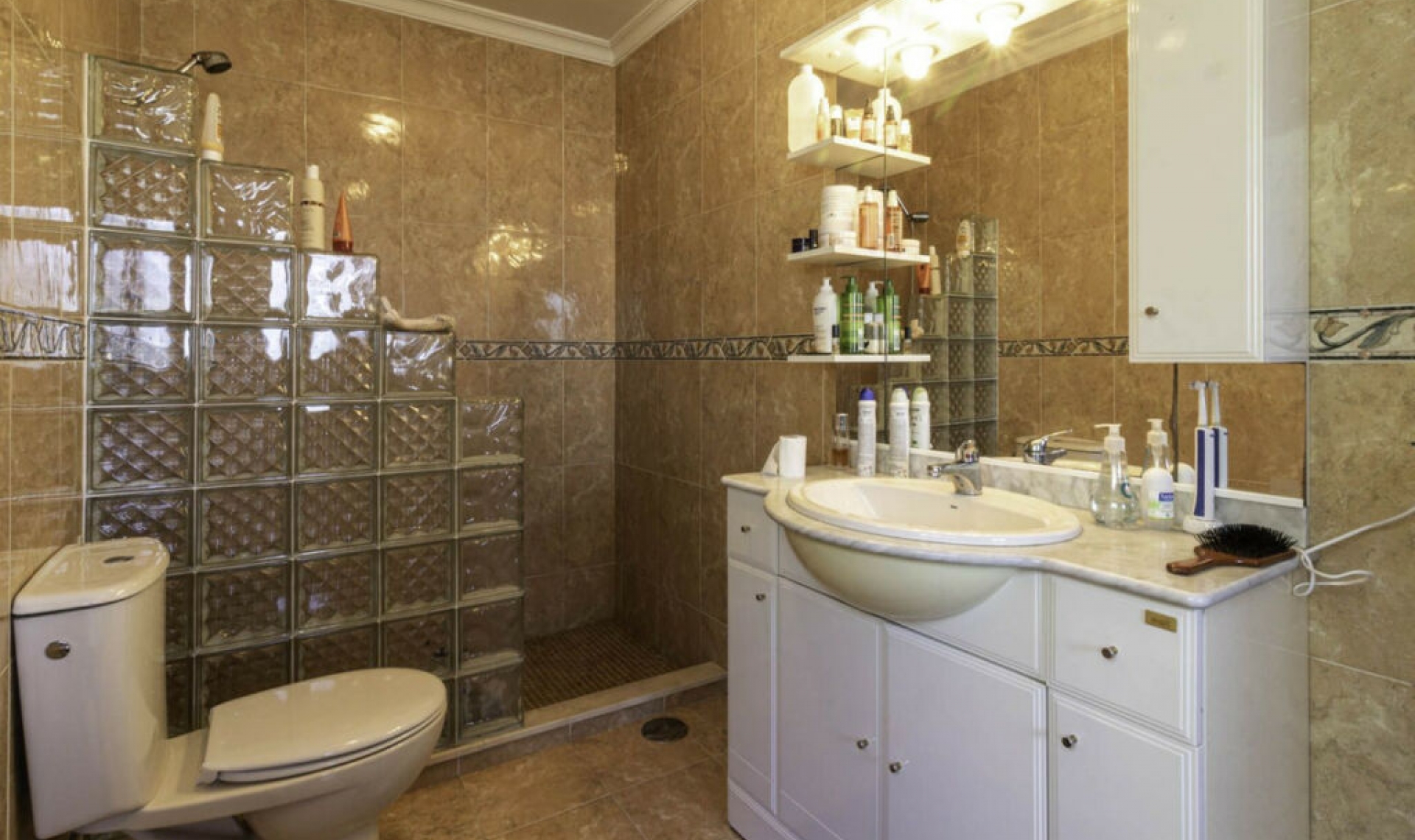 Resale - House -
Elviria