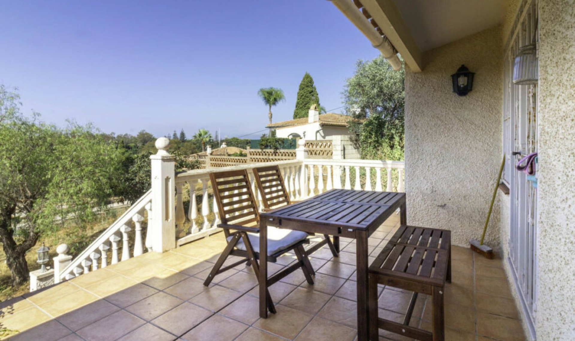 Resale - House -
Elviria