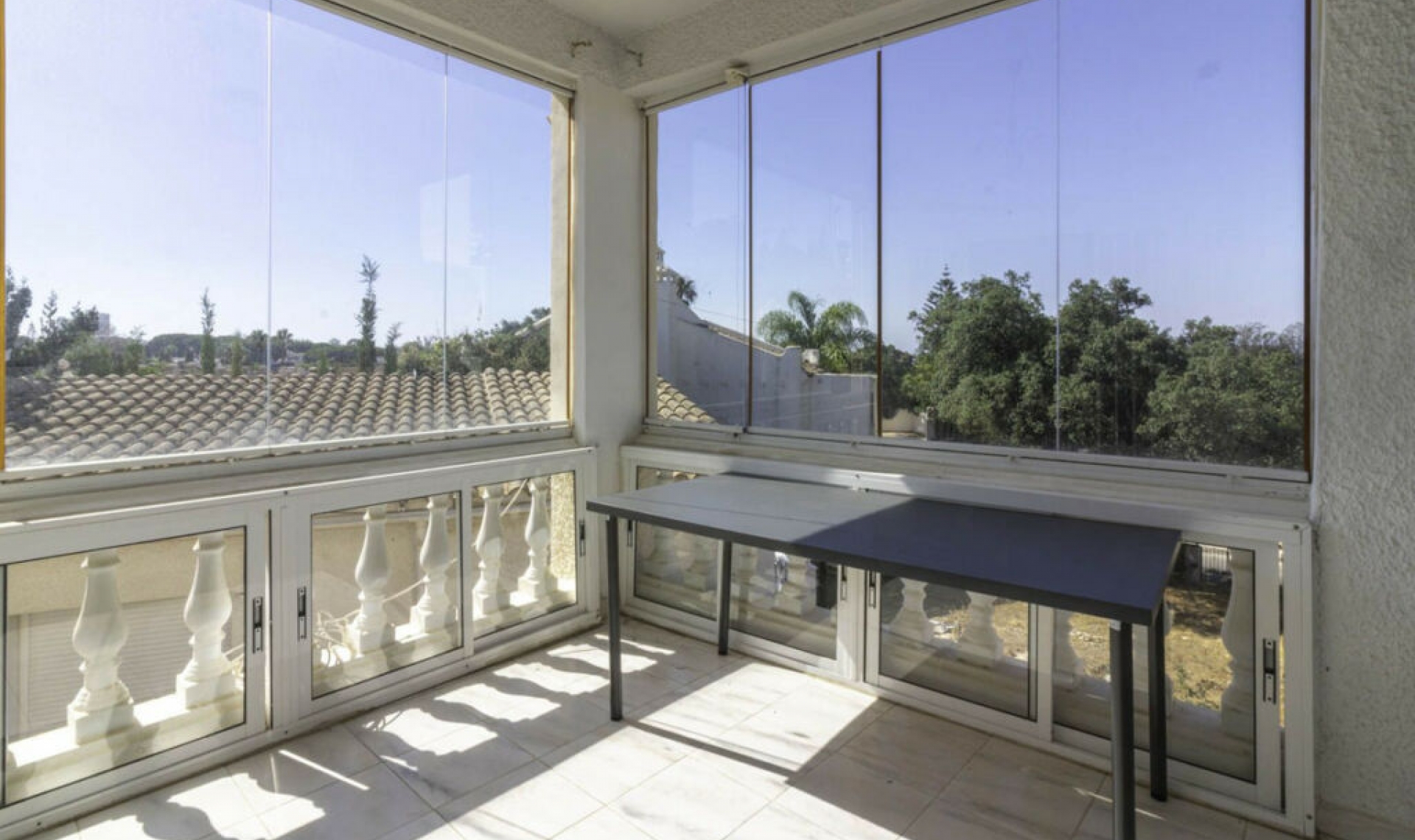 Resale - House -
Elviria