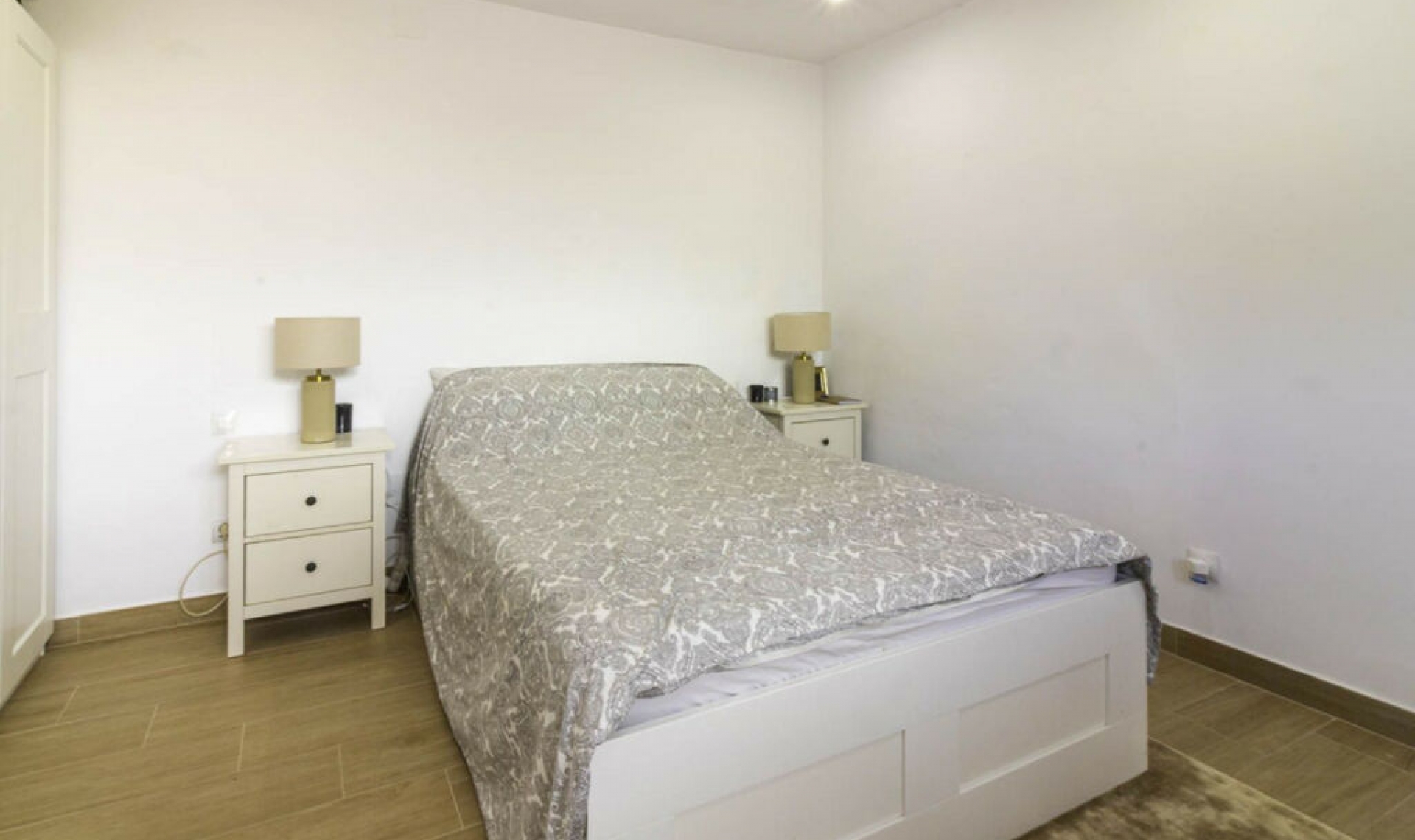 Resale - House -
Elviria