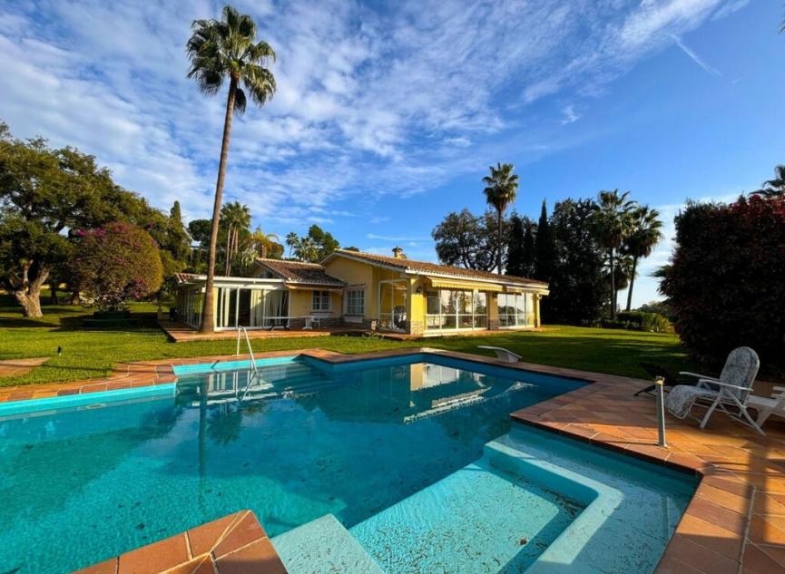 Resale - House -
Elviria